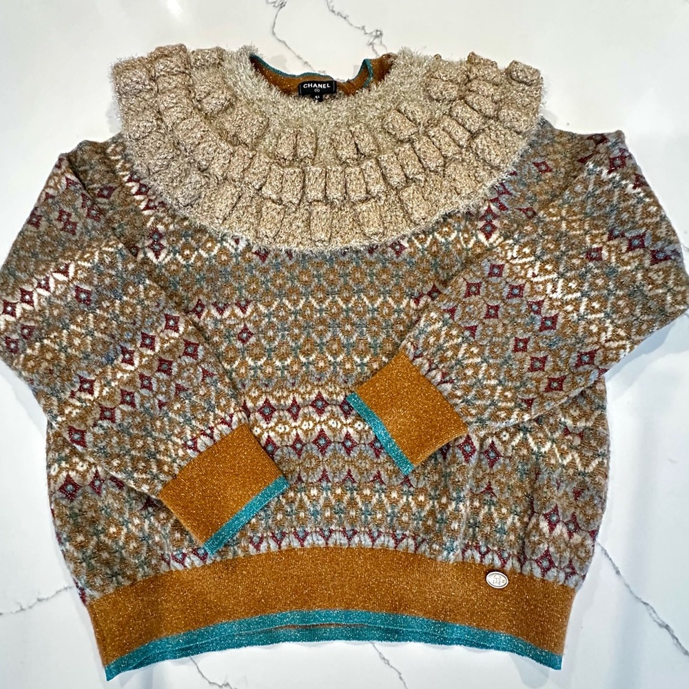 BNWT Chanel Eqyptian collection sweater with detachable collar